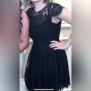 Size 6 excellent *like new* black lace cocktail dress